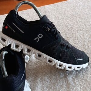 On Cloud 6 Comfort Running Shoes